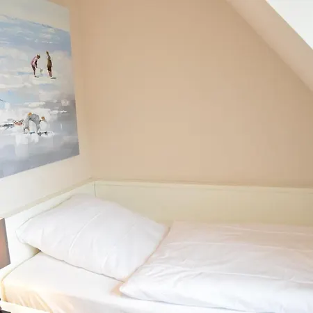 Norderstrasse 55c, W11, Dg, Sundowner Apartment *